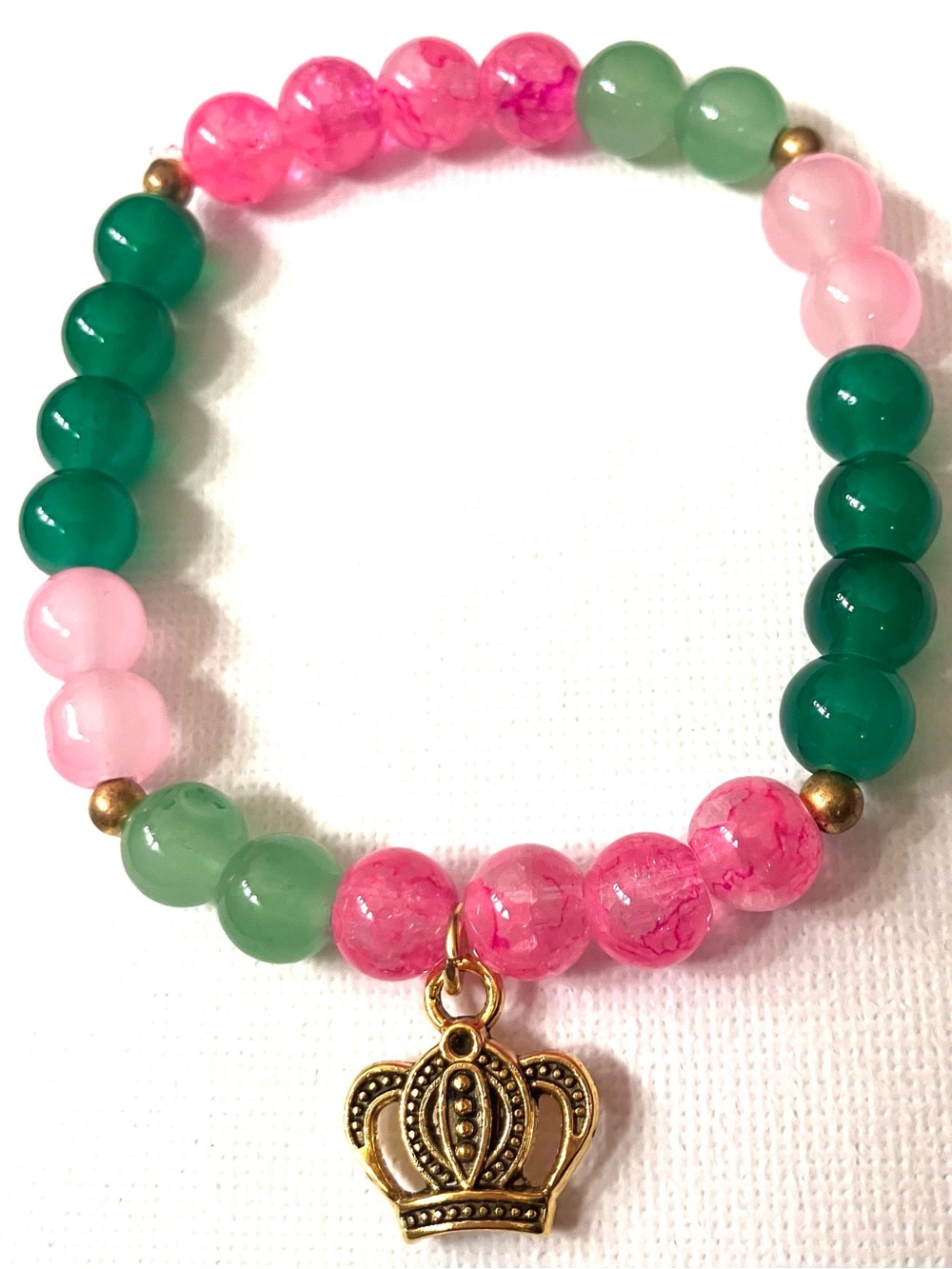 Gold crown charm/ green and pink handcrafted bracelet - Picture 2 of 2